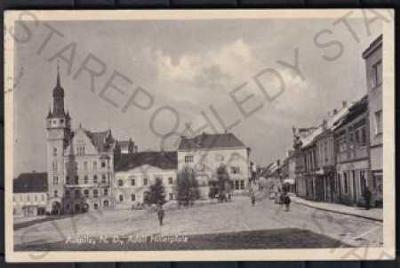 Hustopeče (Břeclav), náměstí, kostel, automobil