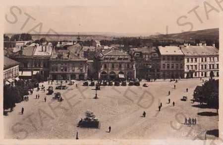 Uherské Hradiště, náměstí, obchody, pohled z výšky