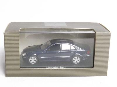 Mercedes-Benz E-Class 1:43 Minichamps  Dílerský