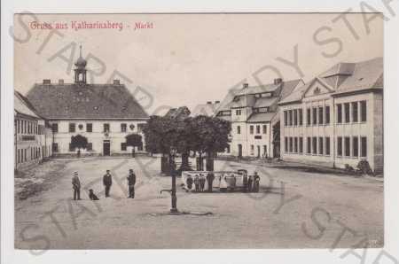Hora Svaté Kateřiny (Katharinaberg) - náměstí, pes