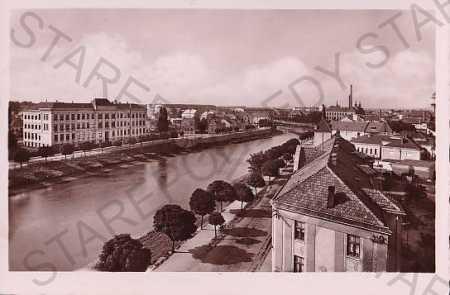 Břeclav - Lundenburg, částečný záběr města, řeka