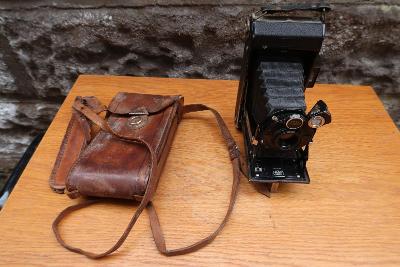 Starý měchový fotoaparát Zeiss Ikon-Ikonta