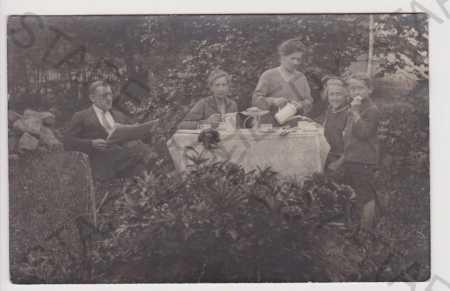 Skuhrov - zahrada, rodinné foto