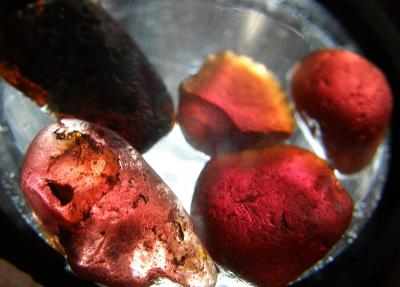 Granát pyralmandin - přírodní valounky - Tanzánie