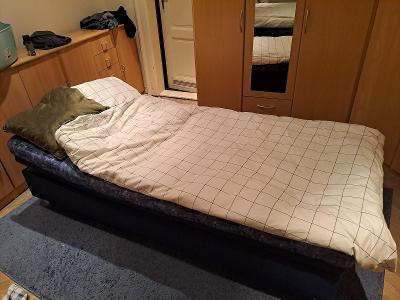Polohovatelna postel s uloznym priestorom