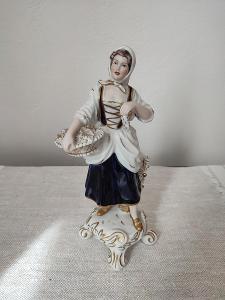 Royal dux vinárka porcelánová soška žena 