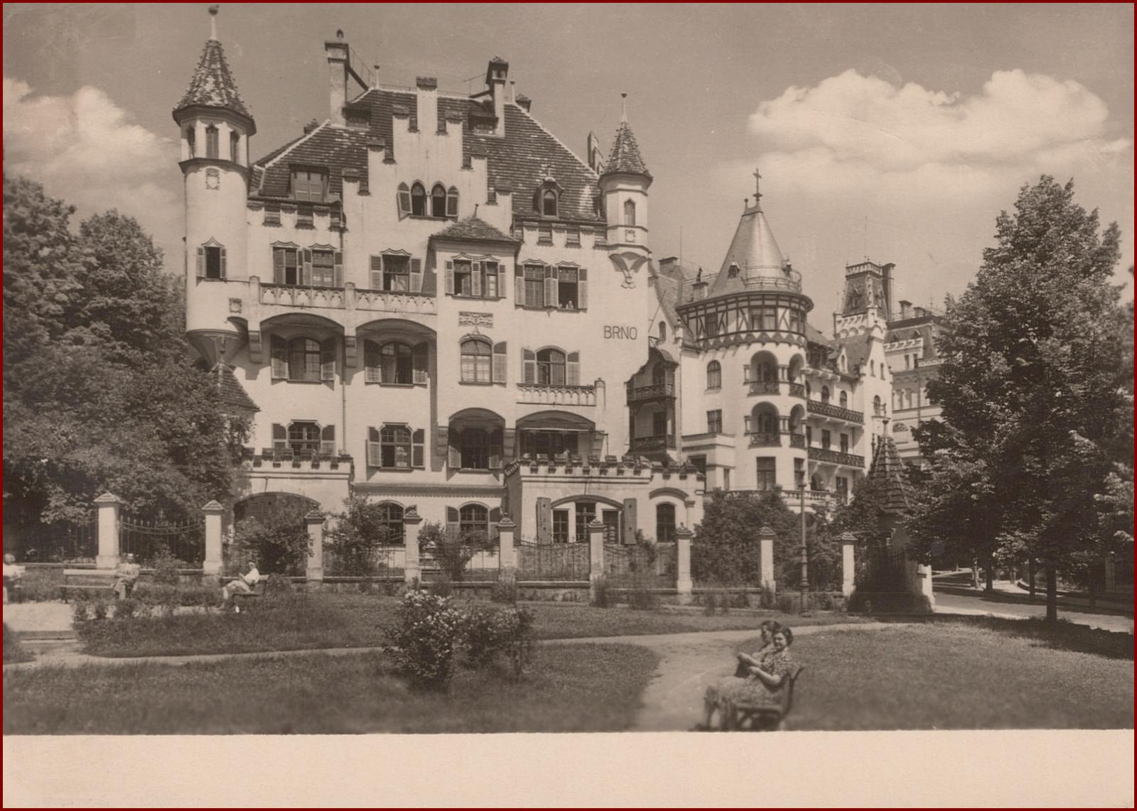 Karlovy Vary * Kúpeľný dom Brno, budova, park * V1630 - Pohľadnice miestopis