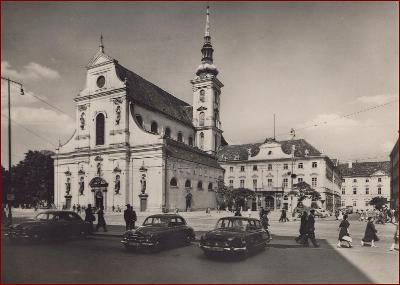 Brno (mesto) * Námestie Červenej armády, doprava, auto, Tatra * V1729