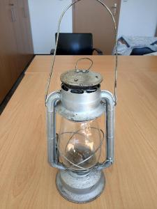 Petrolejová lampa petrolejka stará MEVA 865