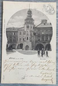 Hostinné - Arnau - radnice s lidmi - hezý záběr s lidmi - 1900