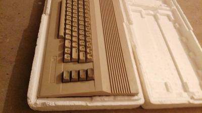 Prodám počítač Commodore 64 s disketovou mechanikou ... 