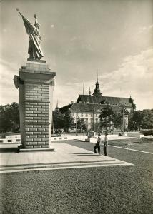 BRNO - pomník Rudoarmějců - ORBIS