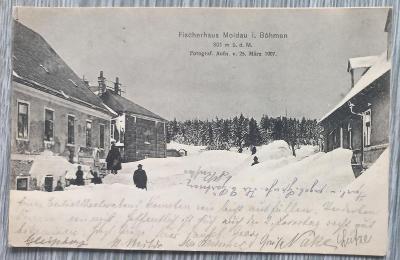 Moldava - Moldau - Krušné hory - Fischerhaus v zimě s lidmi - 1907