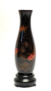 Dřevěná černá váza s rybím motivem