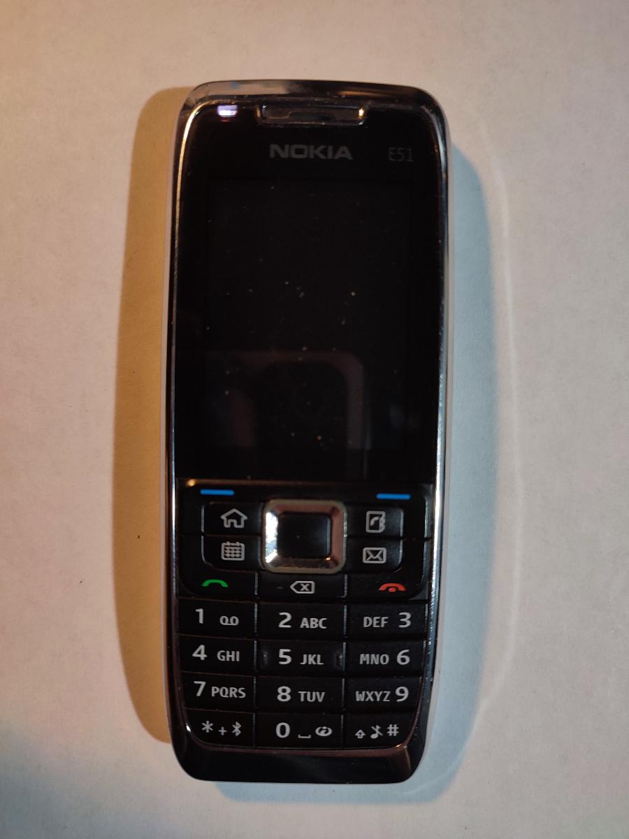 Nokia E51 (strieborná) - Mobily a smart elektronika
