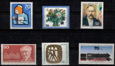 V1363   -Sestava poštovních známek neražených nebo ražených
