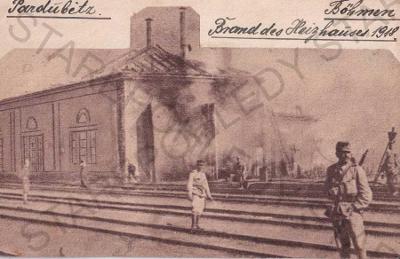 Pardubice, nádraží, koleje, vojáci, není pohlednic