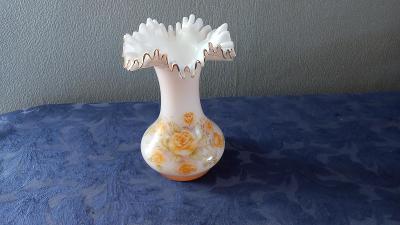 Skleněná váza s krajkou - opálové sklo