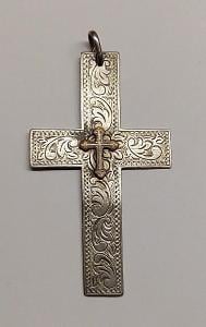 Stříbrný gravírovaný kříž