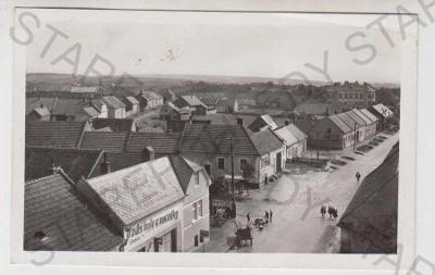 Kunovice (Uherské Hradiště), pohled ulicí, částečn