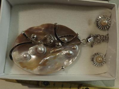 Luxusní šperk - náhrdelník a naušnice - vyrobeno z perleté