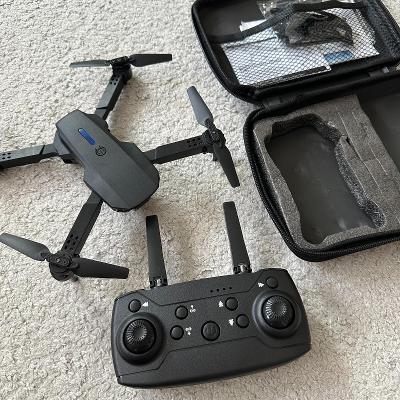 Nový Dron s kamerou v kufriku
