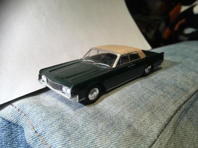 Lincoln Continental 1965 / Greenlight 1:64