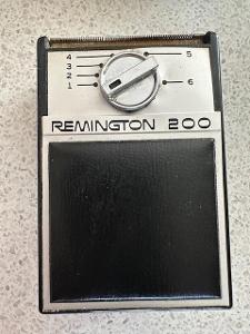 Holiaci strojček Remington 200 De Luxe