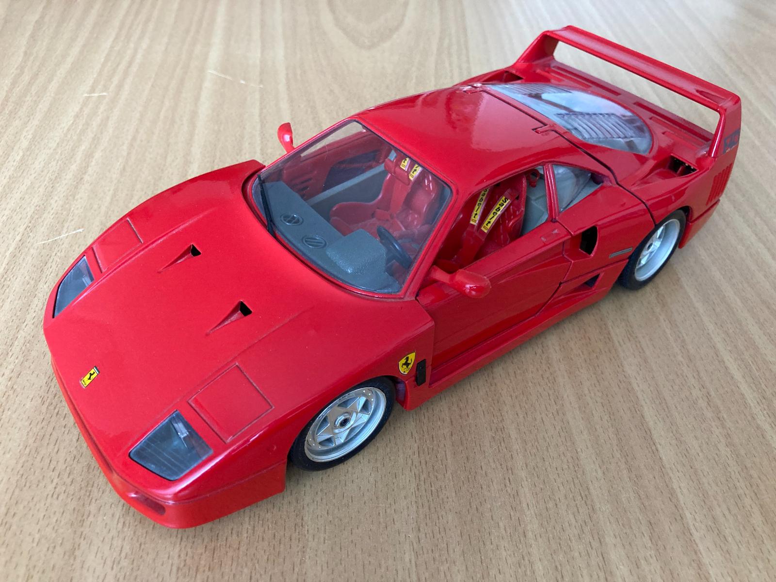 Bburago Ferrari F40 1:18 - Modely automobilov