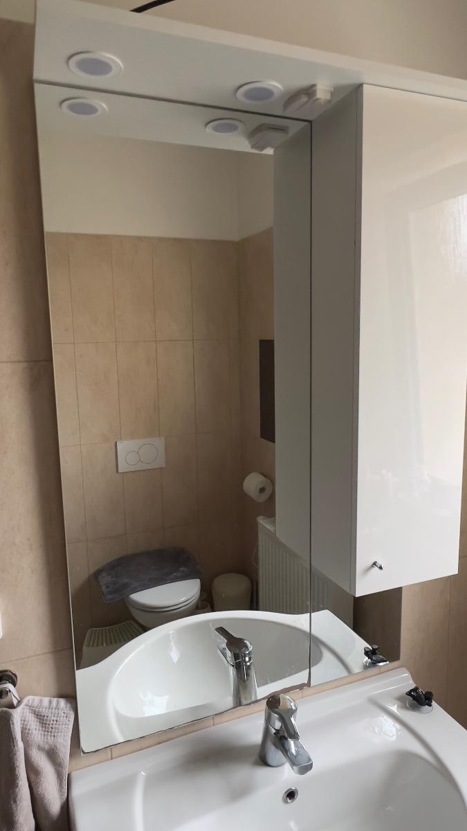 Kúpeľňová zrkadlová skrinka 70x113 - Kúpeľňa, WC