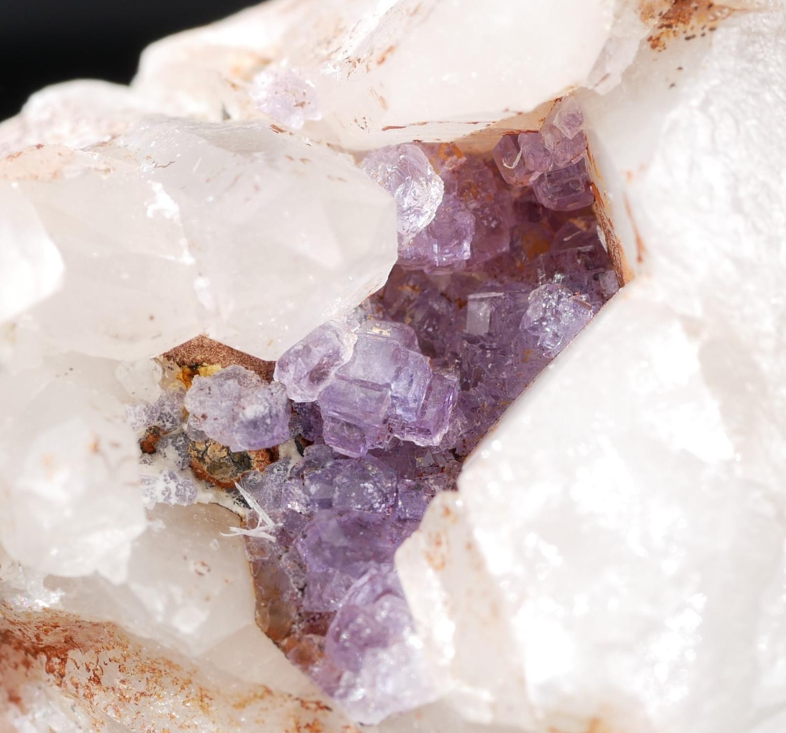 fluorit na kremeni z krúpy - Minerály a skameneliny