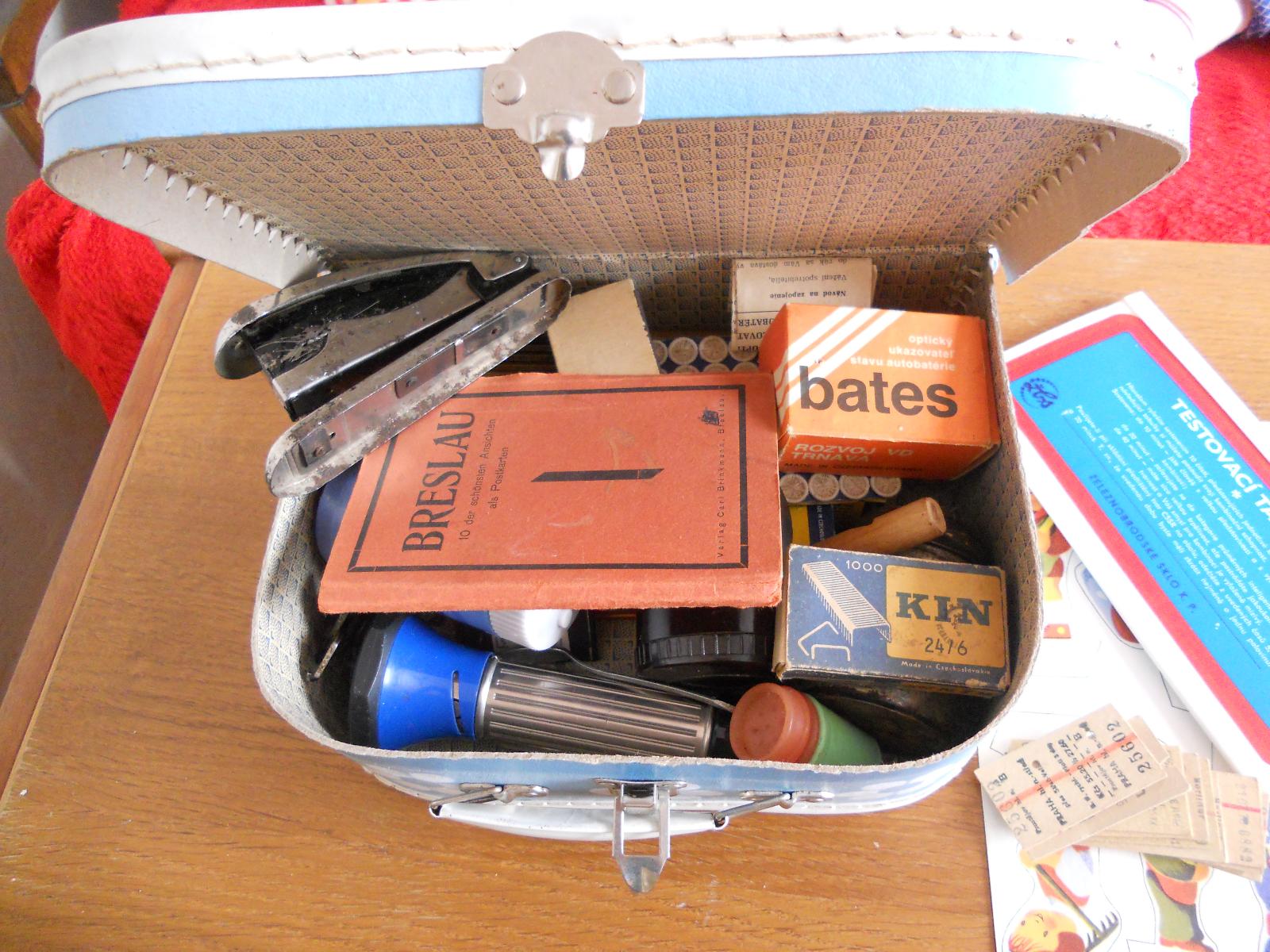Retro kufrík plný retro vecí - Zberateľstvo
