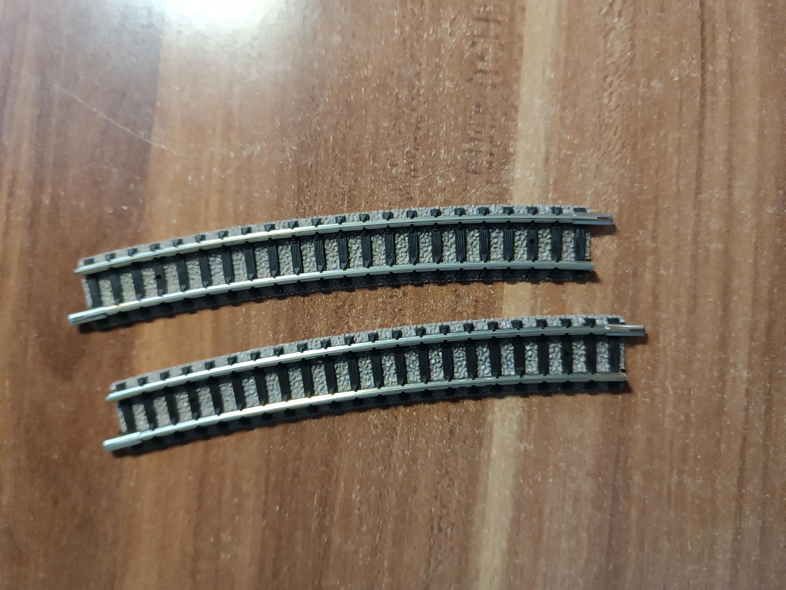 Koľaje s podložím 2 ks, r = 430 mm - Modelové železnice