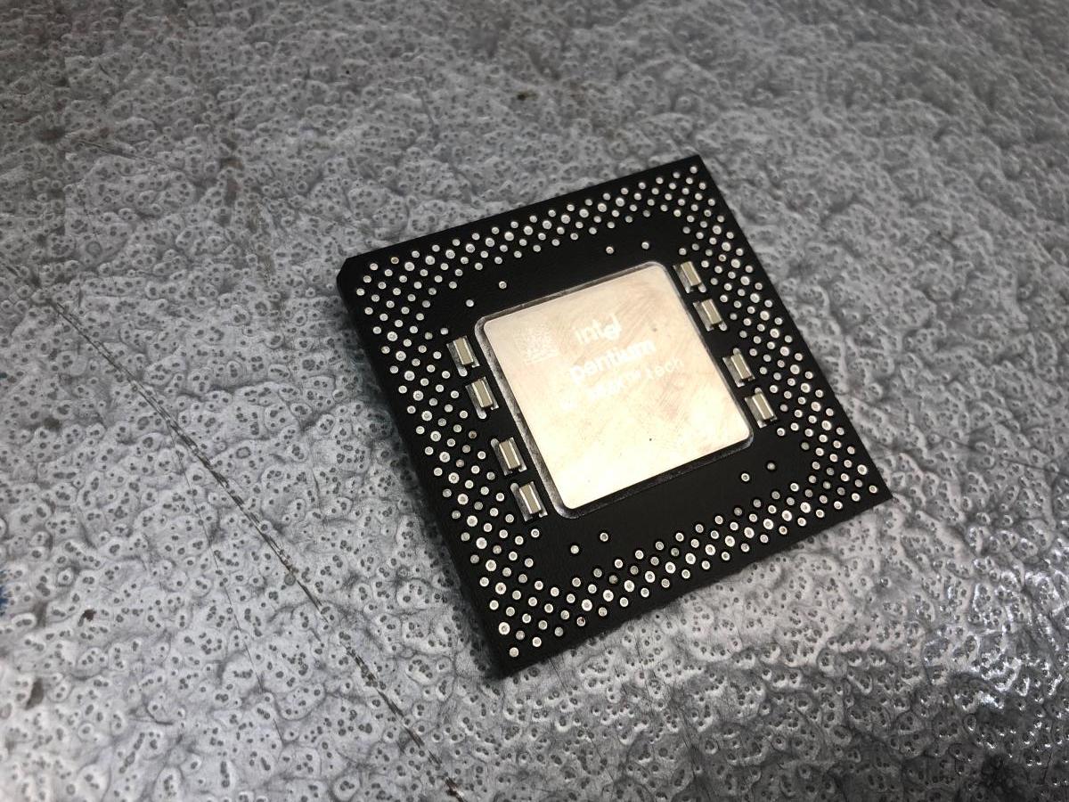 Intel Pentium, SL27J - Počítače a hry