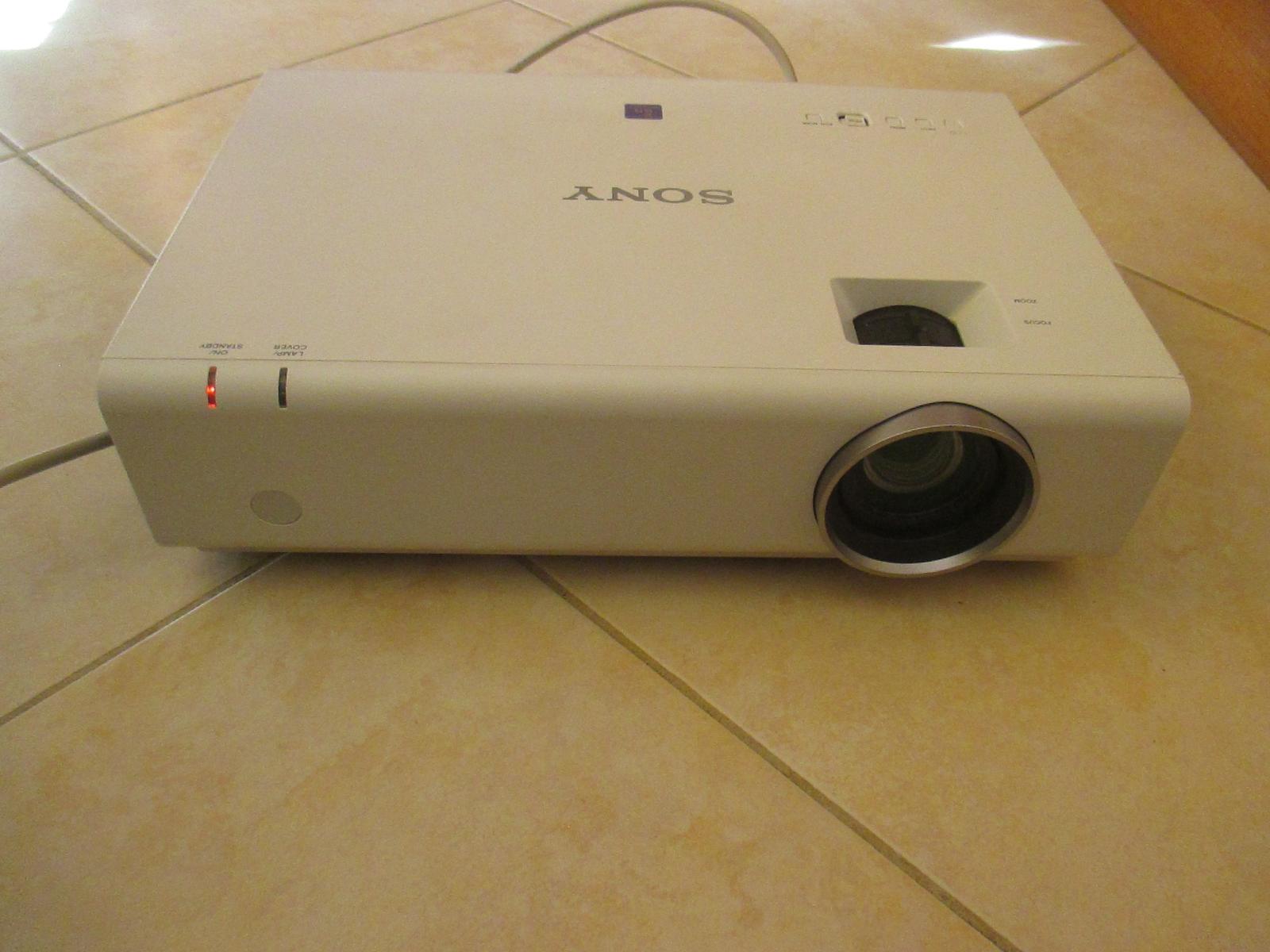 Ponúkam projektor Sony model VPL-EX276. PLne funkčný. - TV, audio, video