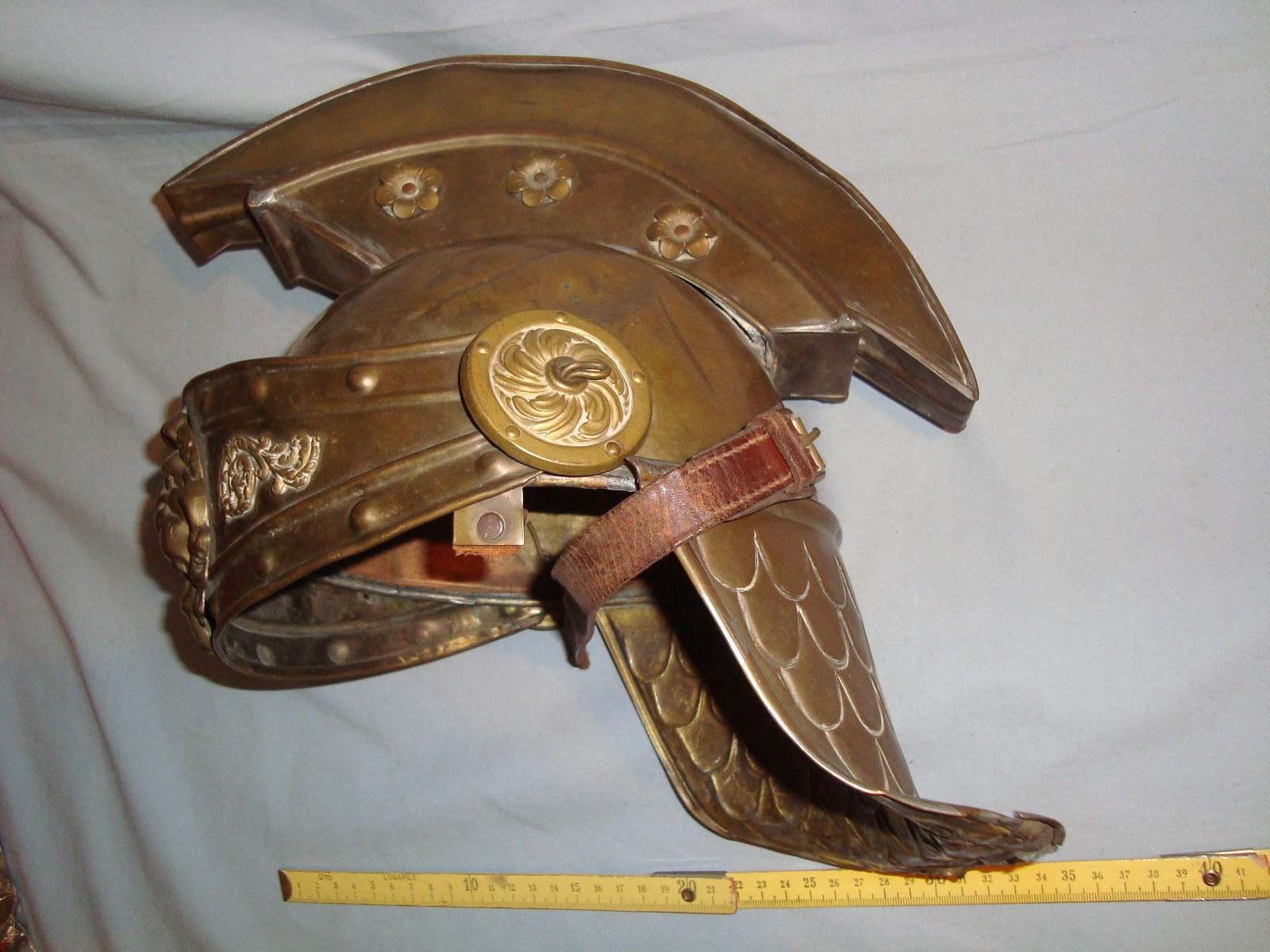 Stará veľká mosadzná helma, prilba Riman, rytier, vek min. 100 rokov. - Vojenské zberateľské predmety