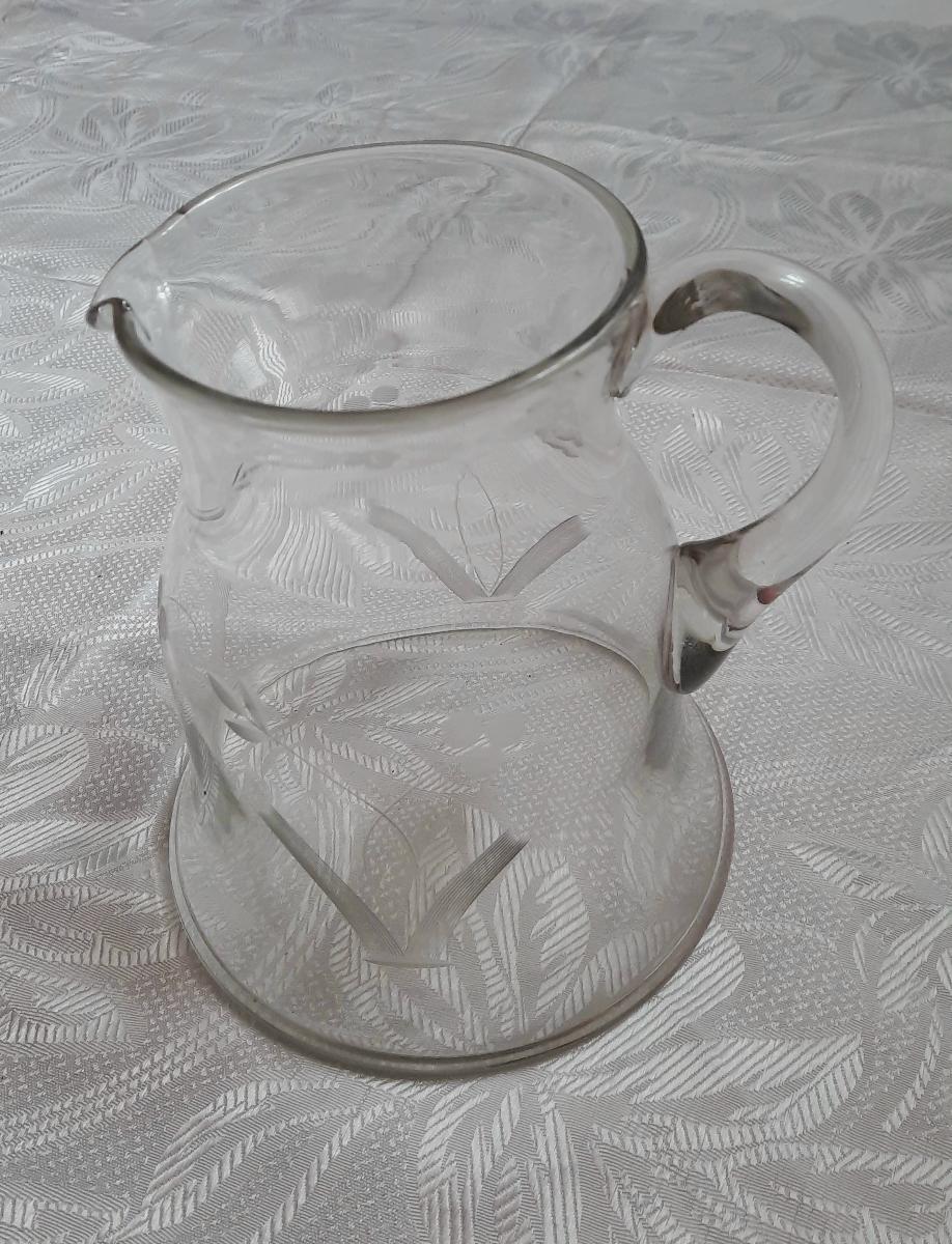 Krásny sklenený brúsený džbán, výška 19 cm - Starožitnosti