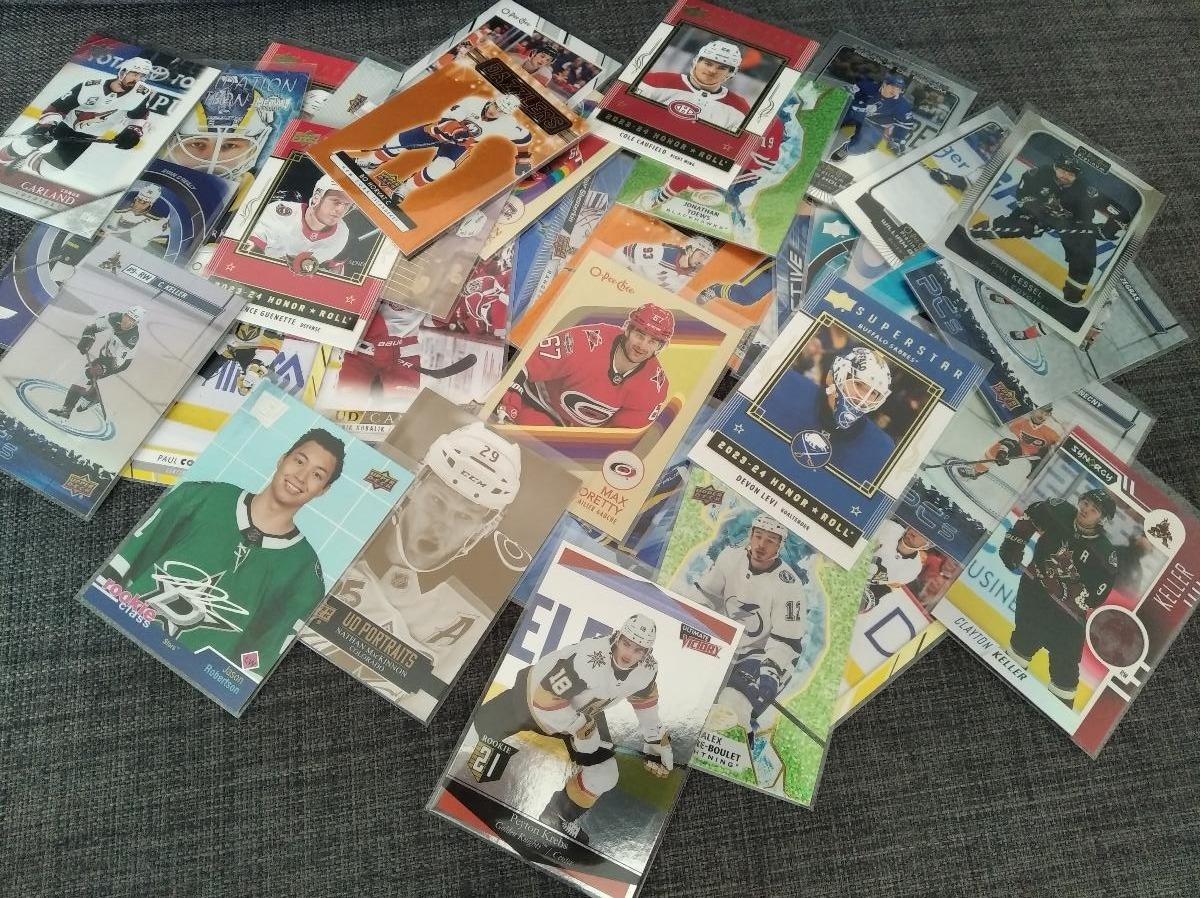 Lot hokejových kariet - 50x ( inserty + rookie limity ) - Hokejové karty