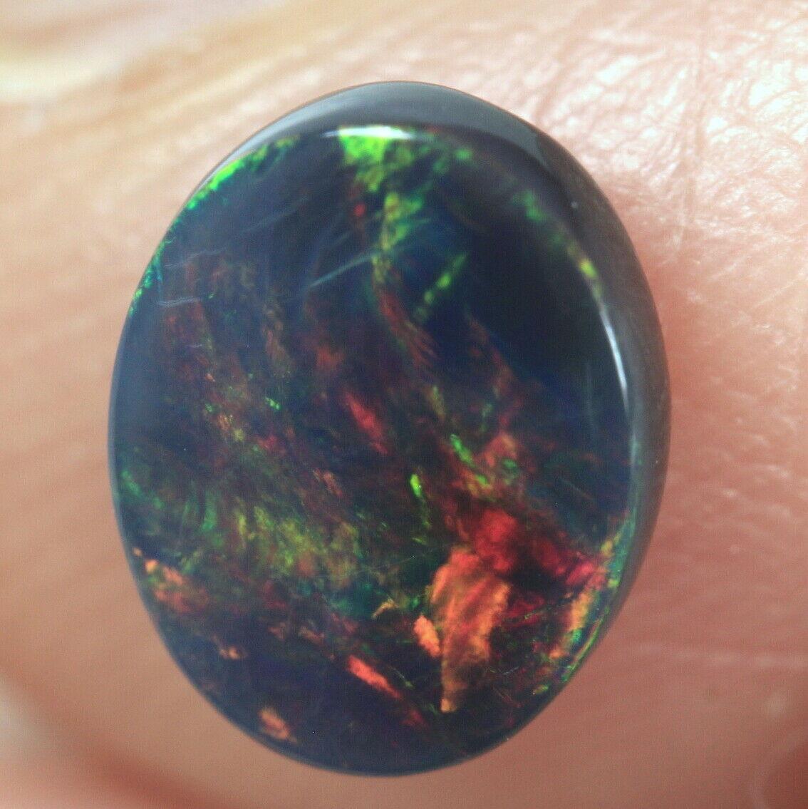1,02 - Black opal - 8 x 6 mm - Minerály a skameneliny