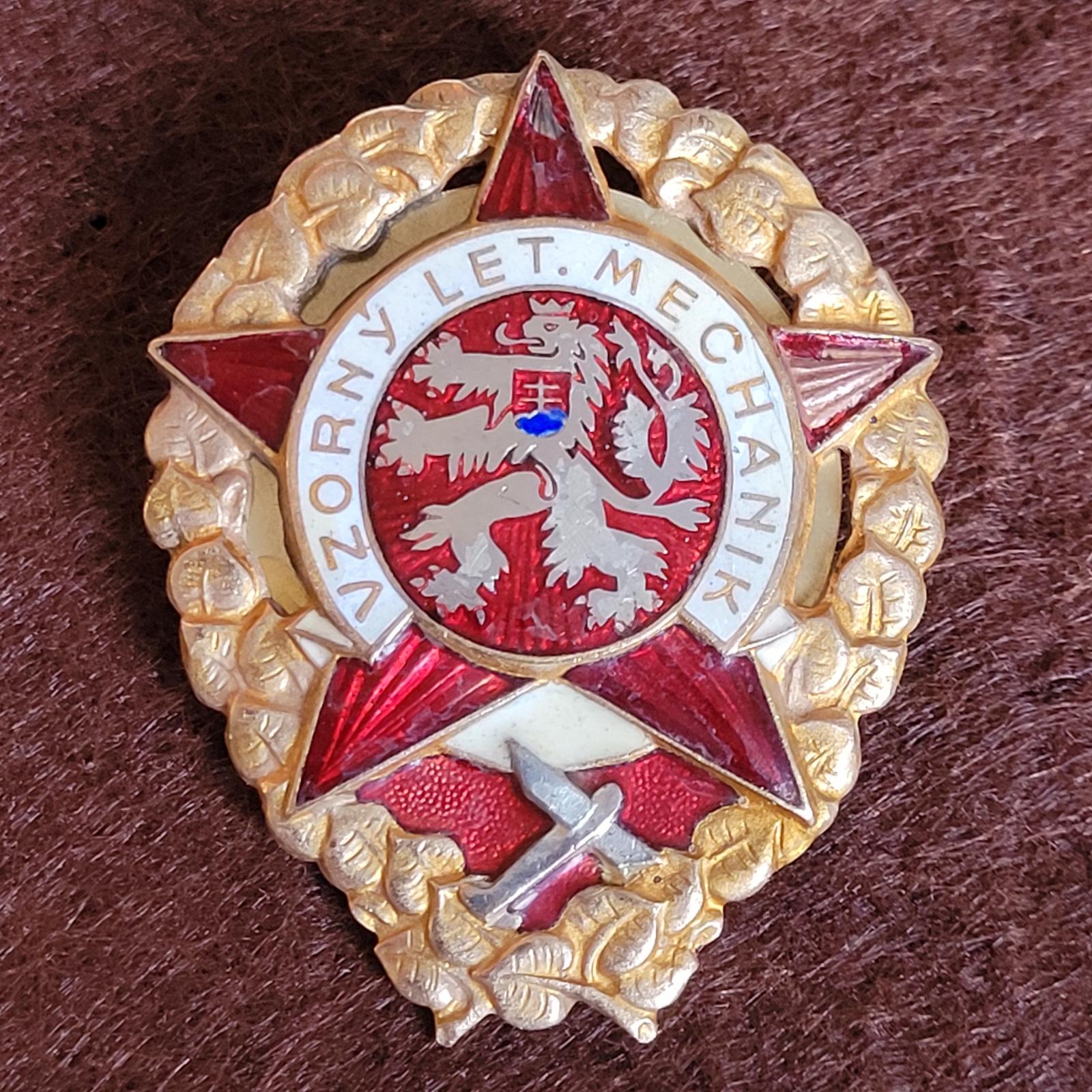 VZORNÝ LETECKÝ MECHANIK Č. 4293 - Odznaky, nášivky a medaily