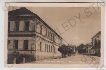 Dolné Kralovice (Benešov), škola, pohľad ulicou - Pohľadnice miestopis
