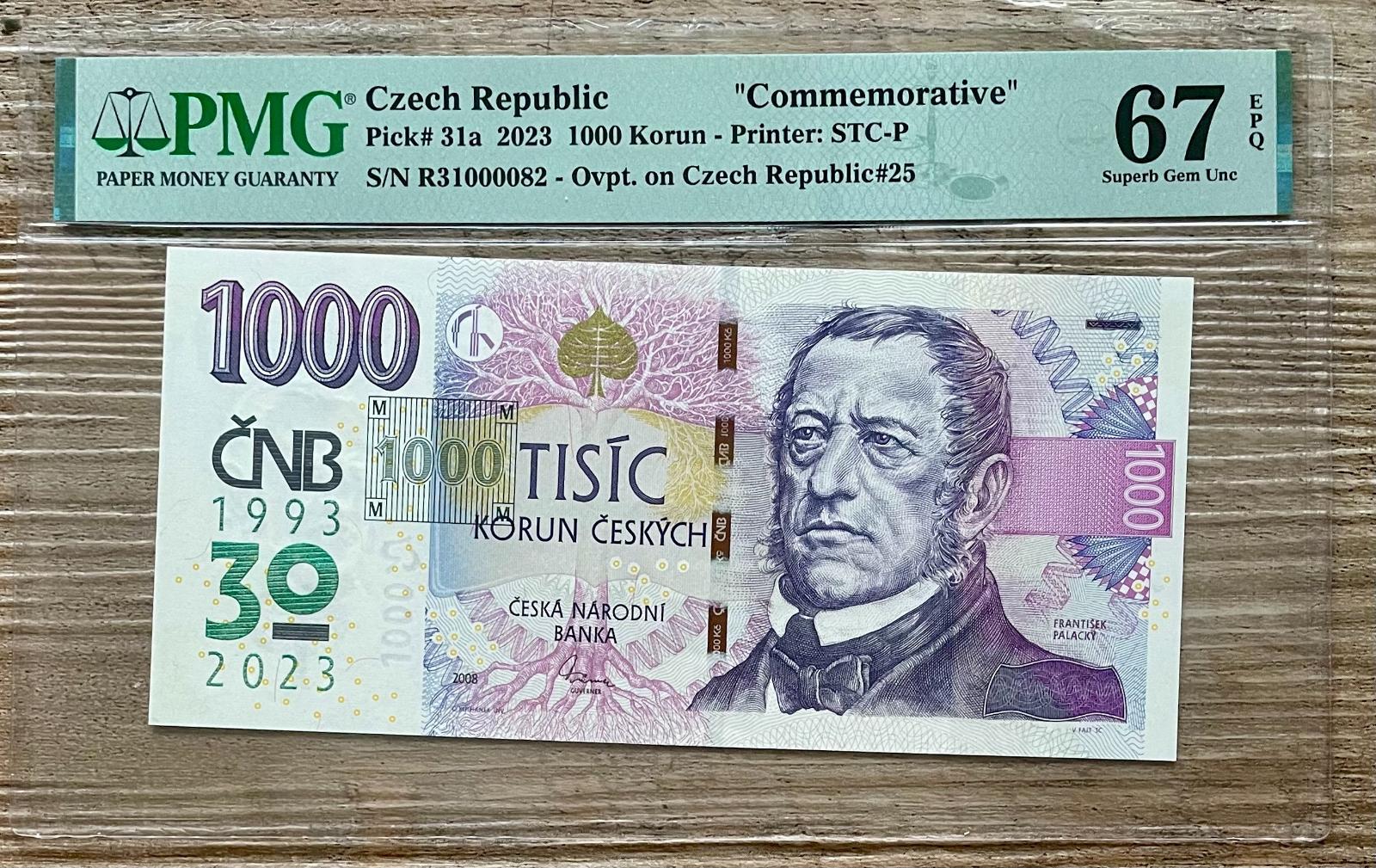 !Dvojčíslo! R31 000082 výročná 1000 Kč € ČNB 2023 s prítlačou PMG67 - Bankovky