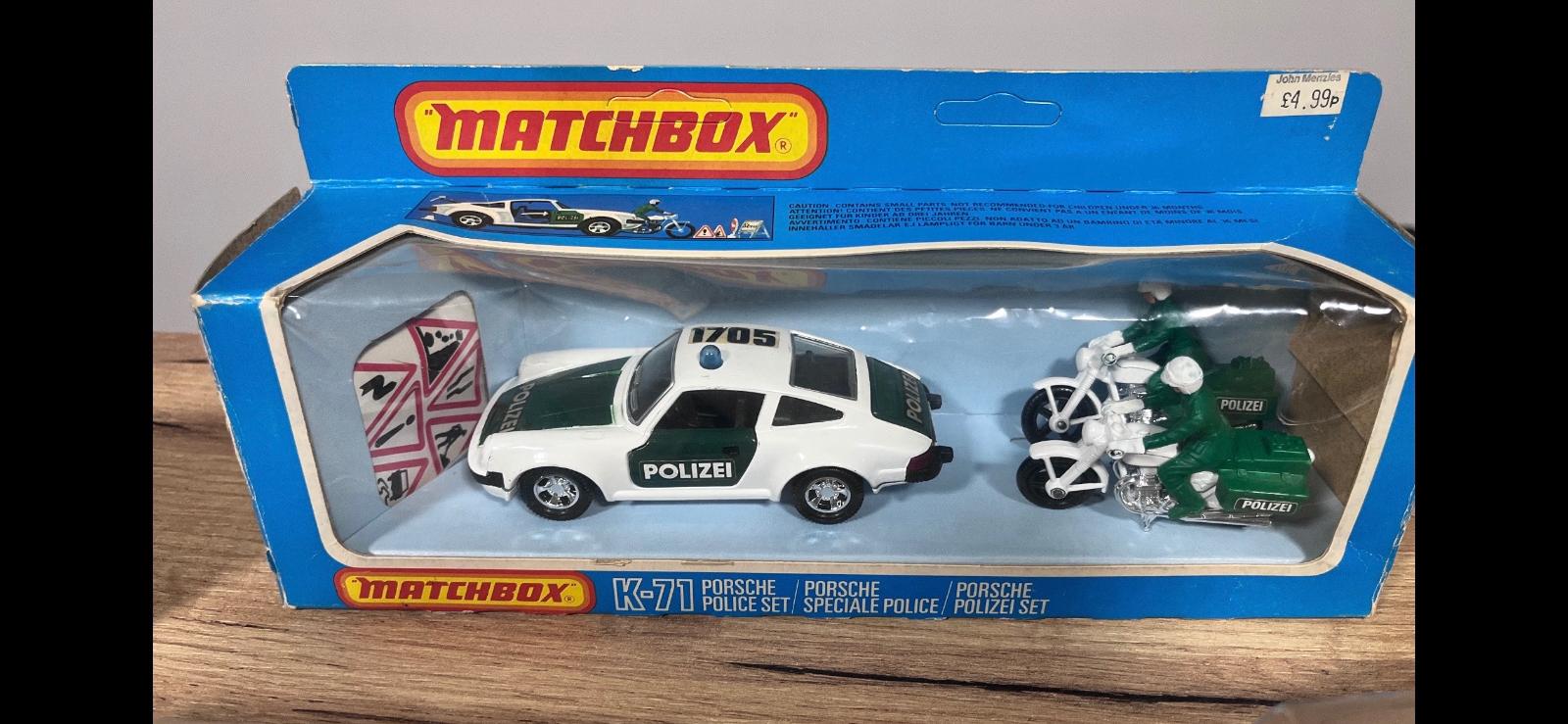 Matchbox Porsche polica set K-71 - Angličáky (1:64 a menšie)