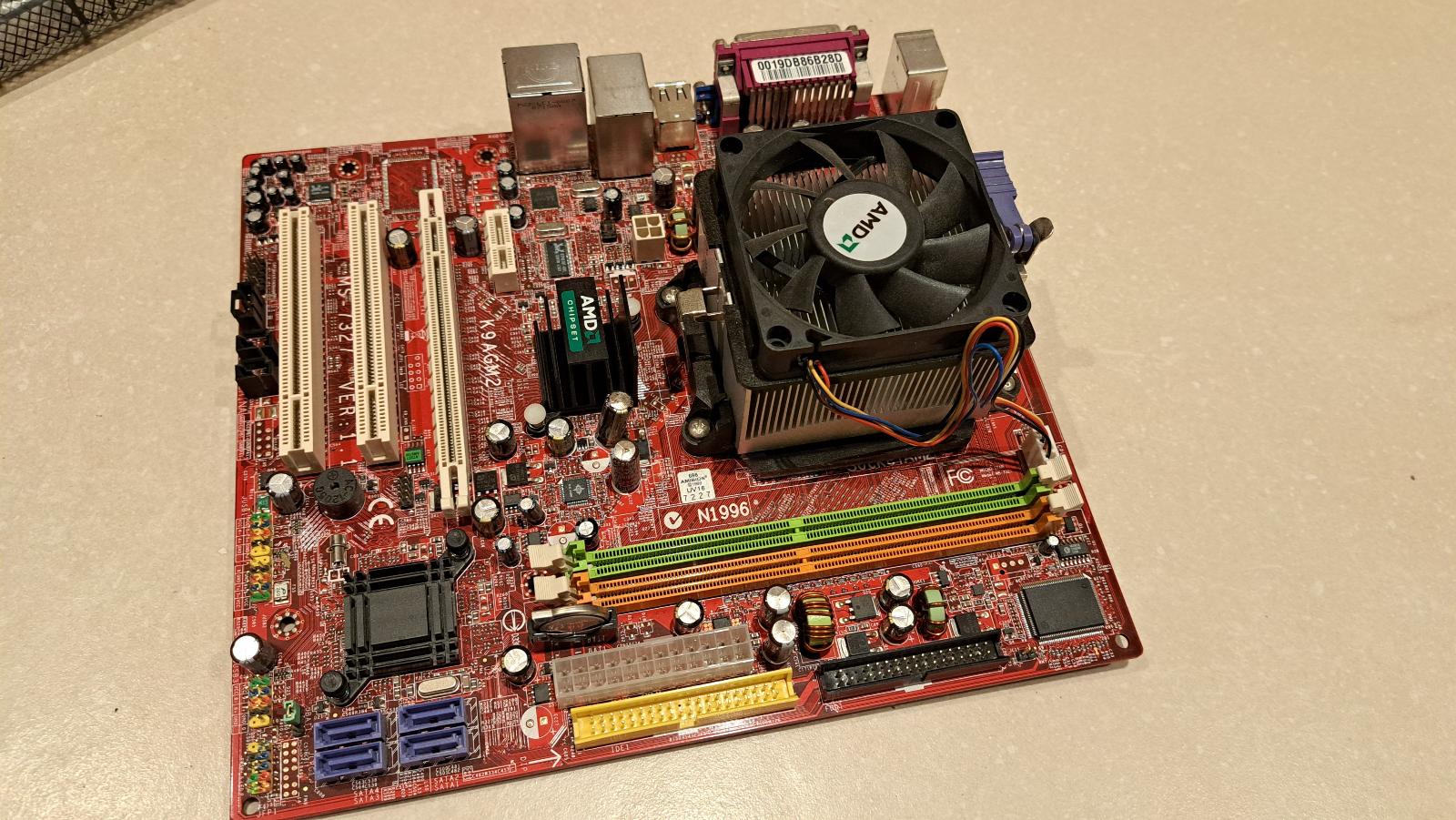 Základní deska MSI K9AGM2 s procesorem AMD Sempron - Počítače a hry