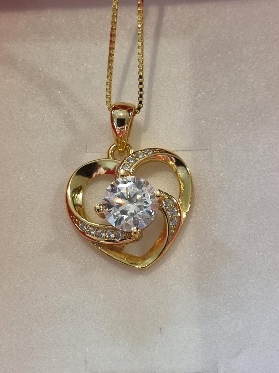 Zlatý náhrdelník v tvare srdca s čírym moissanitom 1ct - Šperky