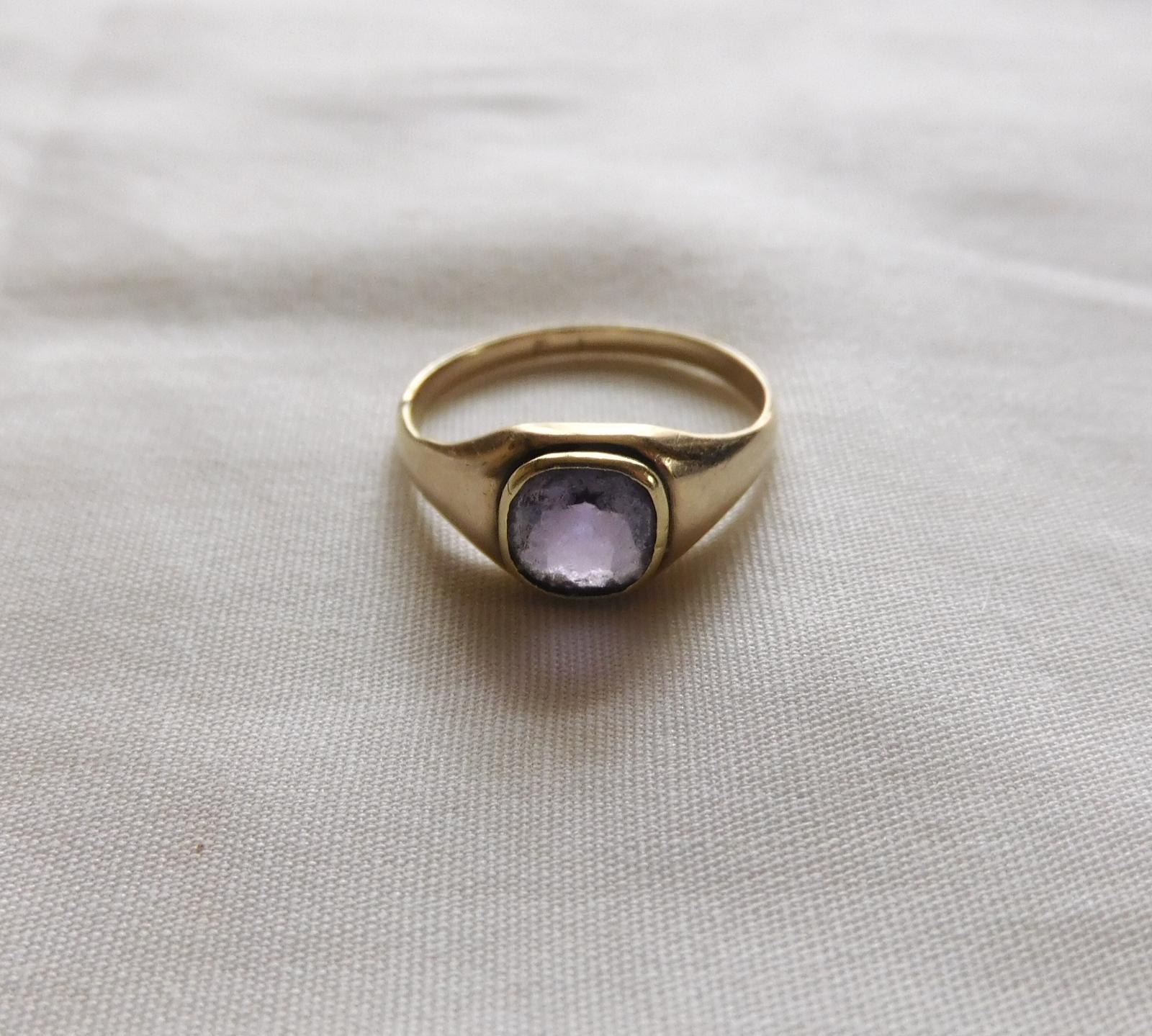 Zlatý prsteň s fialovým kameňom - Starožitné šperky