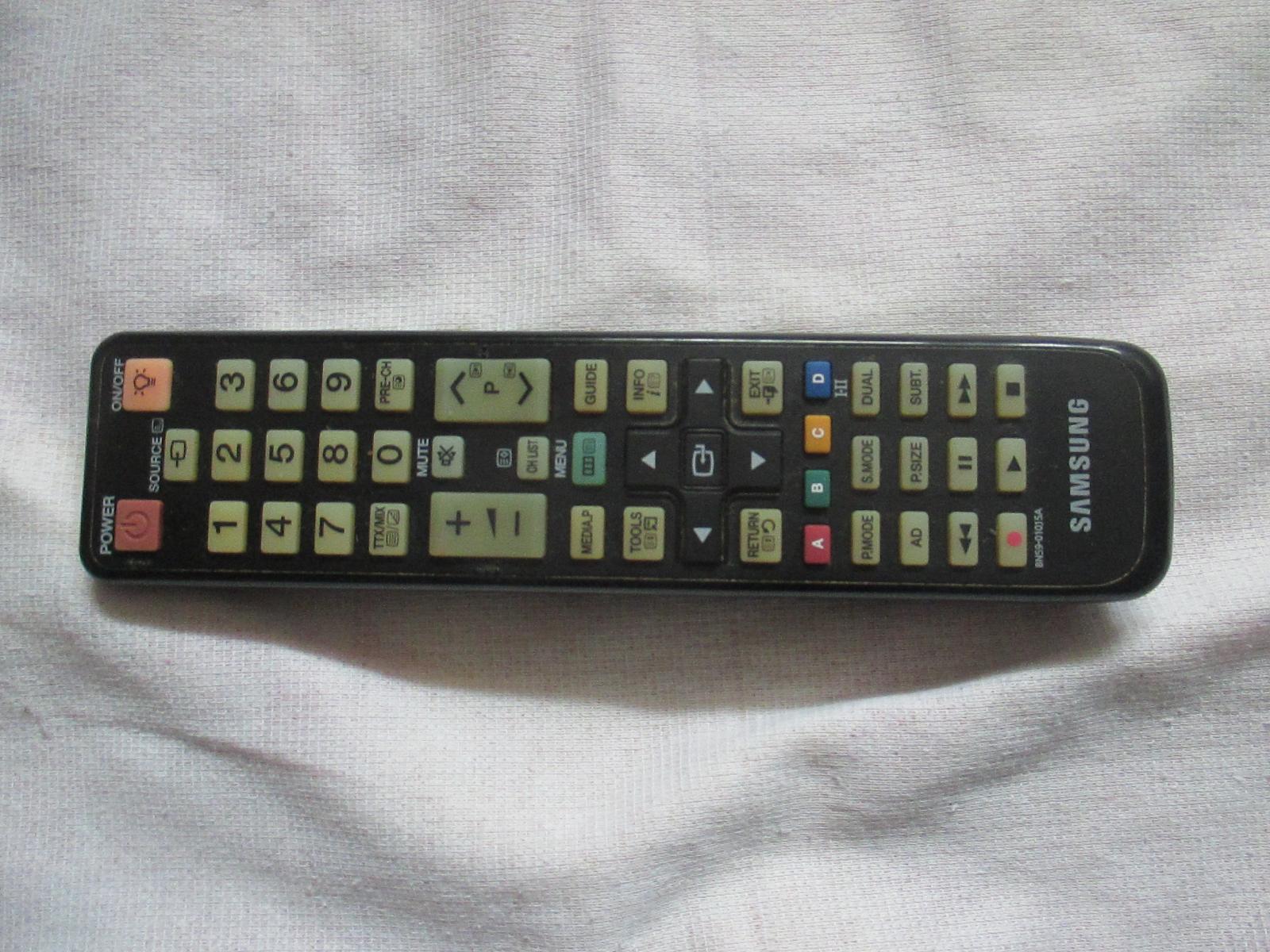 Ponúkam diaľkový ovládač k televízii Samsung. Plne funkčný. - TV – Televízie