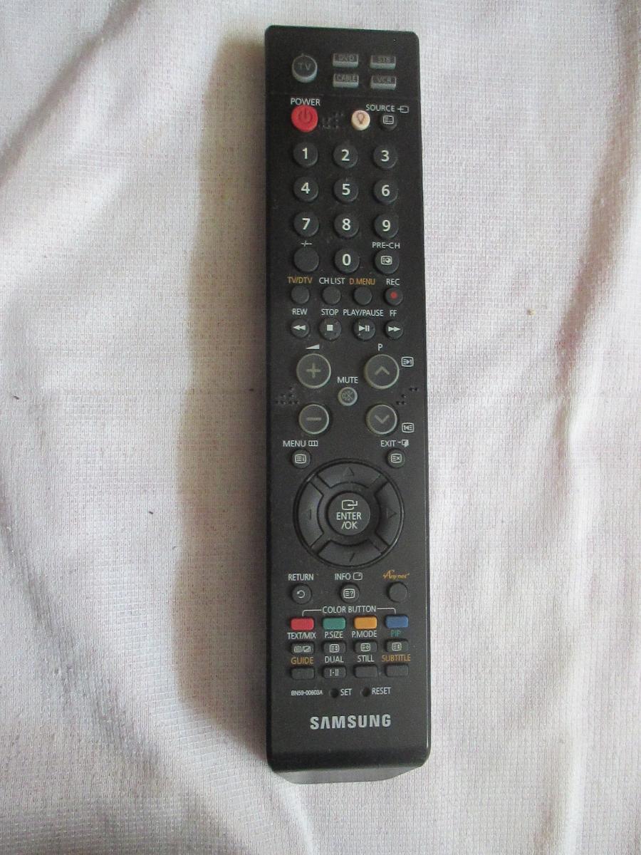 Ponúkam diaľkový ovládač k televízii Samsung. Plne funkčný. - TV – Televízie