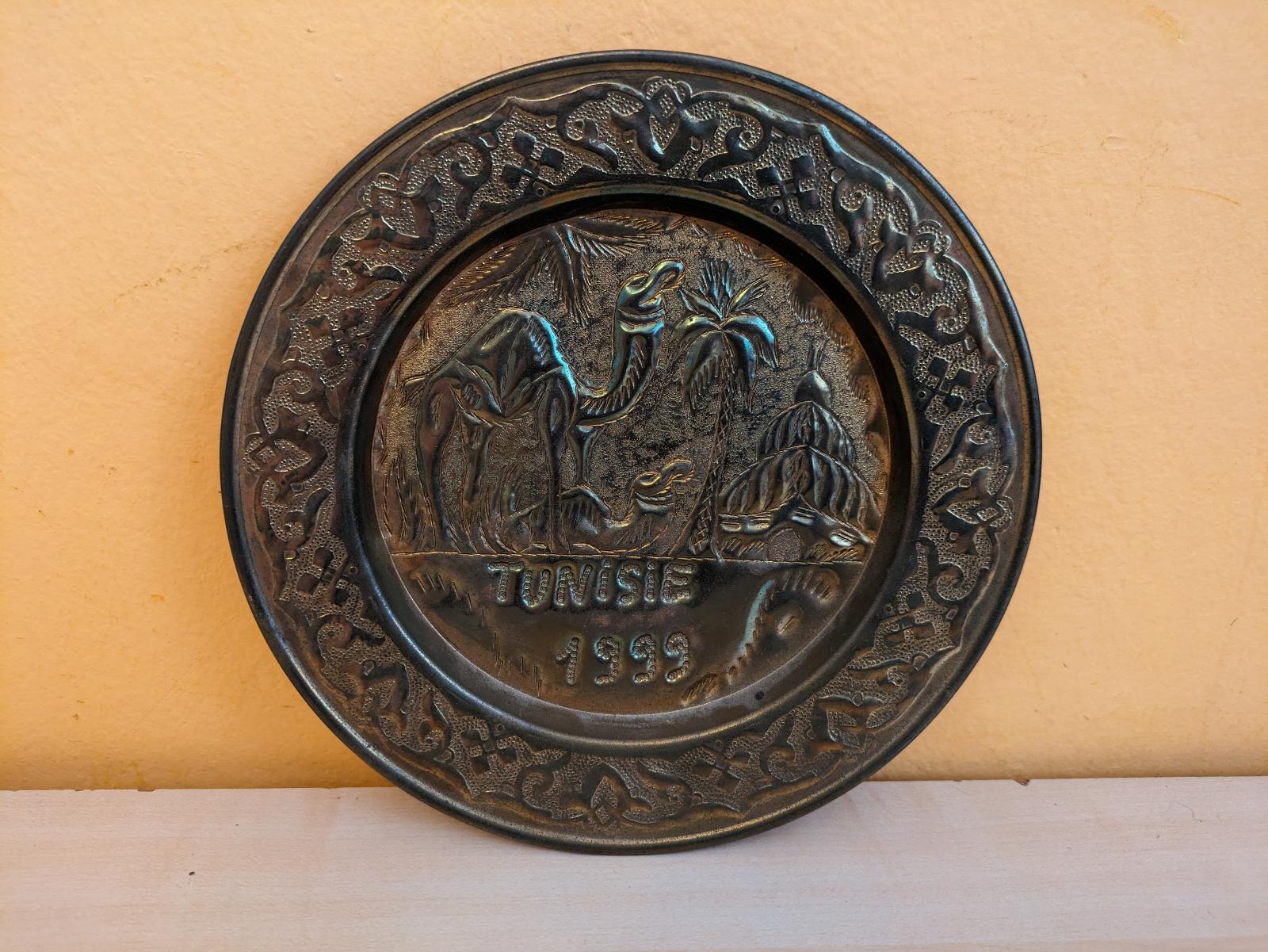 Mosadzný tanier na zavesenie - Tunisia 1999 - Starožitnosti