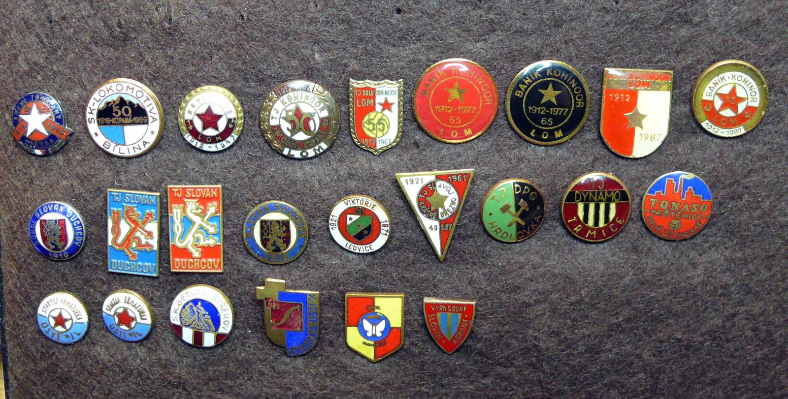 24 ks. Odznaky futbal - Severné čechy - konvolut - Odznaky, nášivky a medaily